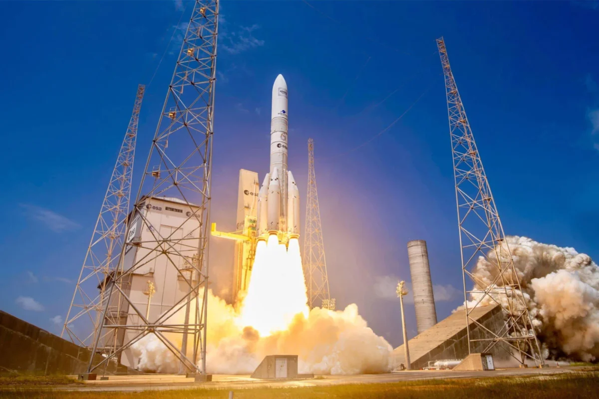 Amazon Seeks D2D Approval for 5,105-Satellite Constellation | Aviation Week