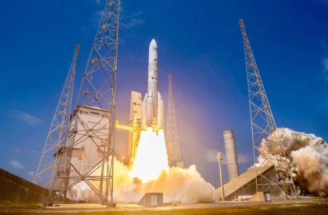 Amazon Seeks D2D Approval for 5,105-Satellite Constellation | Aviation Week