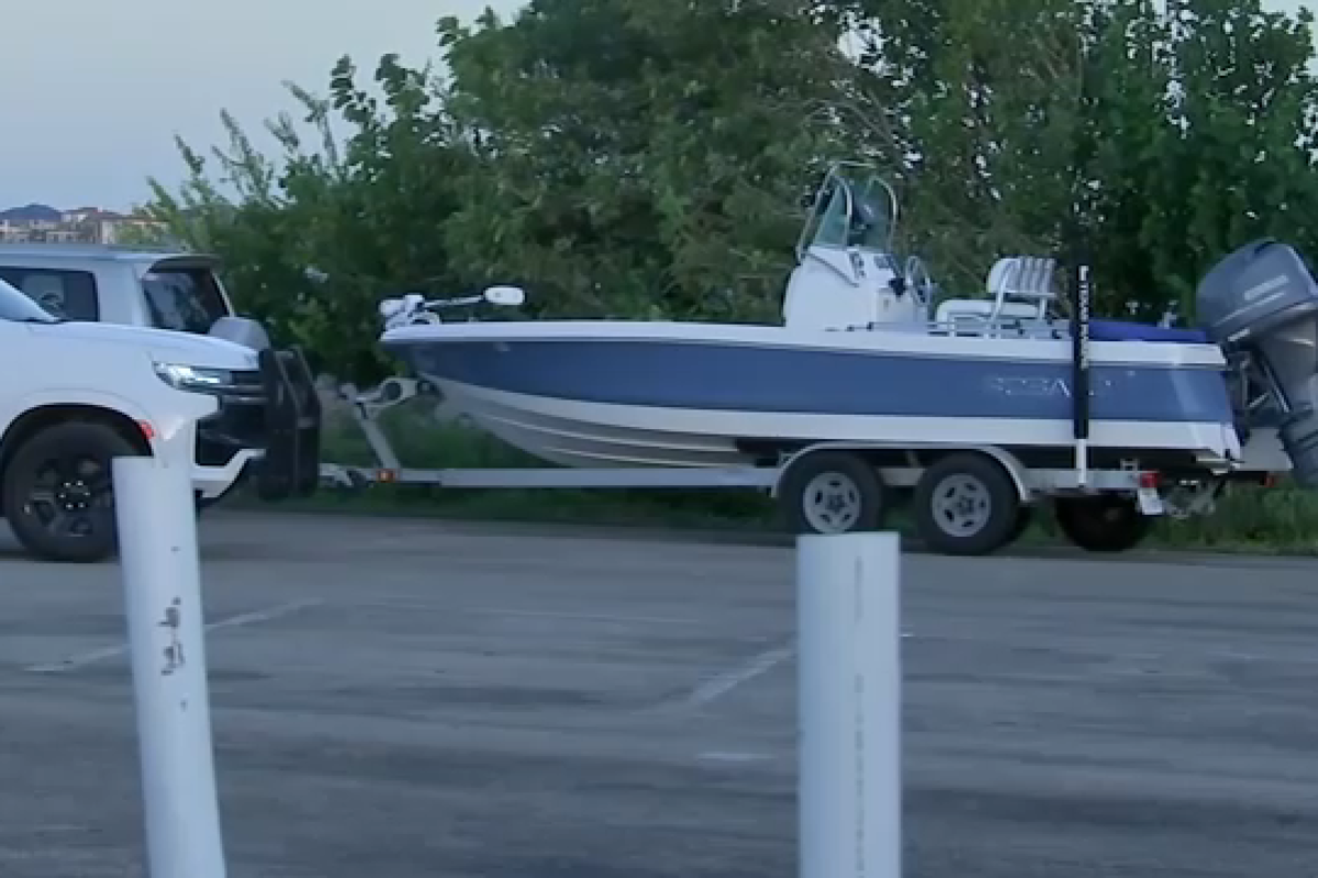 YouTuber 'Captain Crunch' stabbed while recording boaters at Clear Lake dock, HCSO says - ABC13 Houston