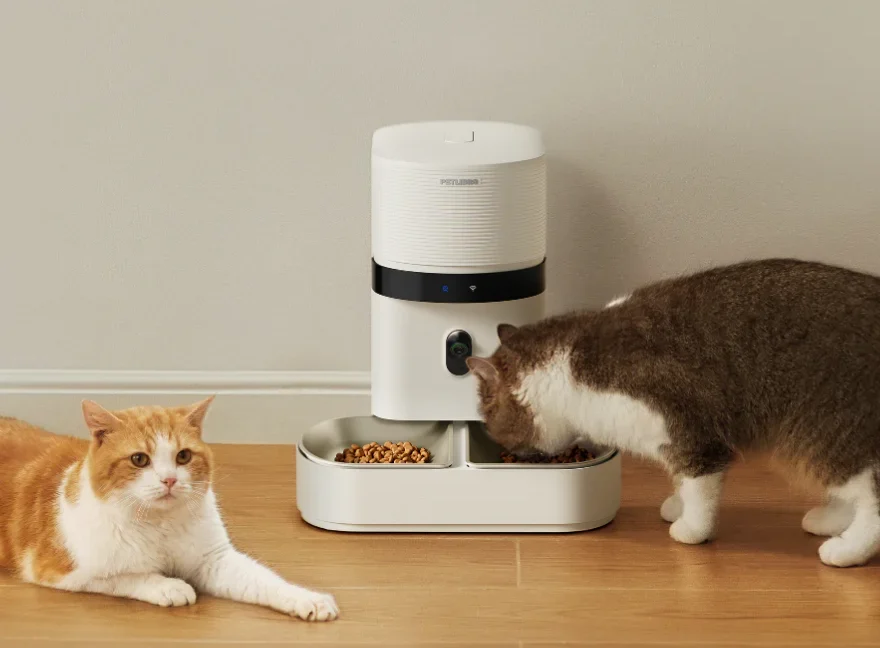 Petlibro accused of “gaslighting” users over smart pet feeder outage - Ars Technica