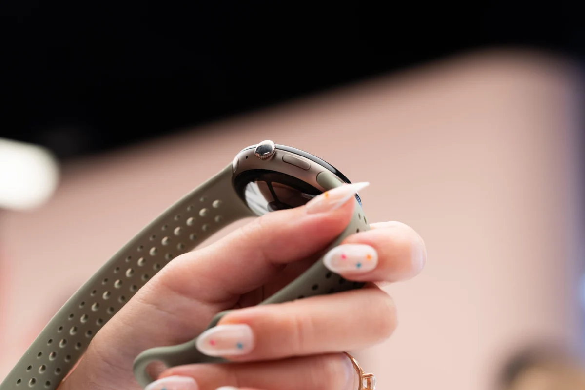 Google's Pixel Watch 5 dives deeper into AI and health | The Verge