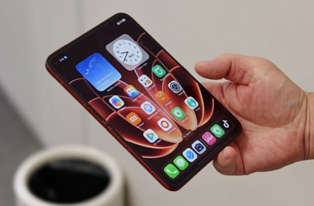 Xiaomi 18 Fold Hands-On: An Attractive 'Mid-Size' Foldable With Powerful Specs