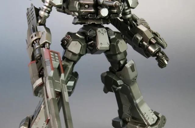 Armored Core: Last Raven Variable Infinity Crest CR-C90U3 1/72 Scale Model Kit