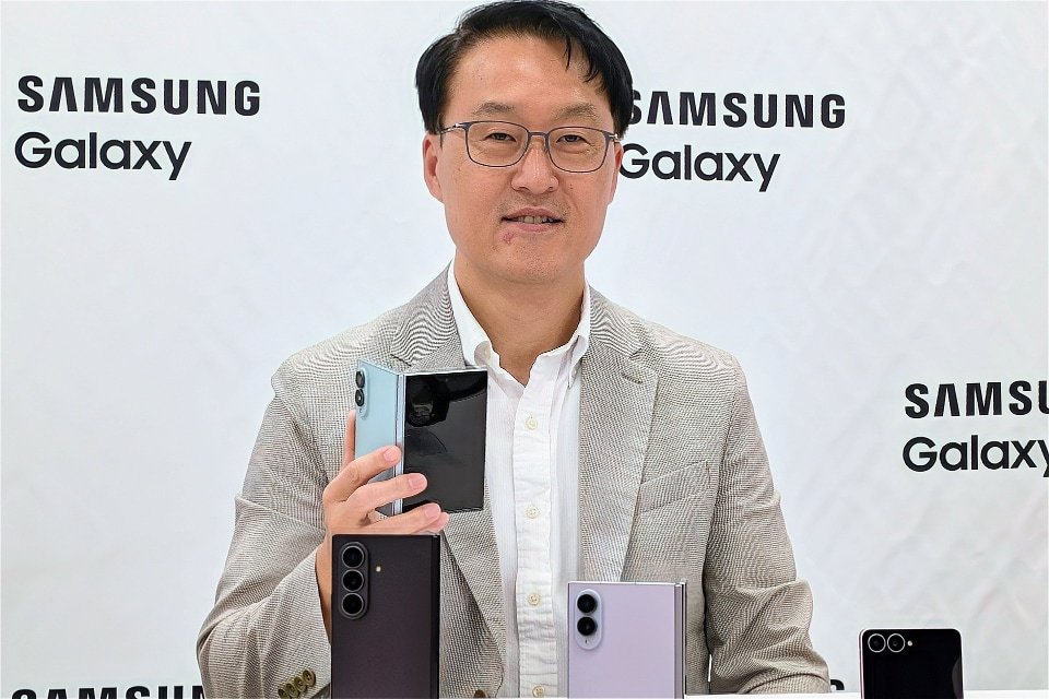 Galaxy Z Fold 8」の薄さを進化させた日本企業の技術――サムスン副社長が語る開発秘話] - ケータイ Watch
