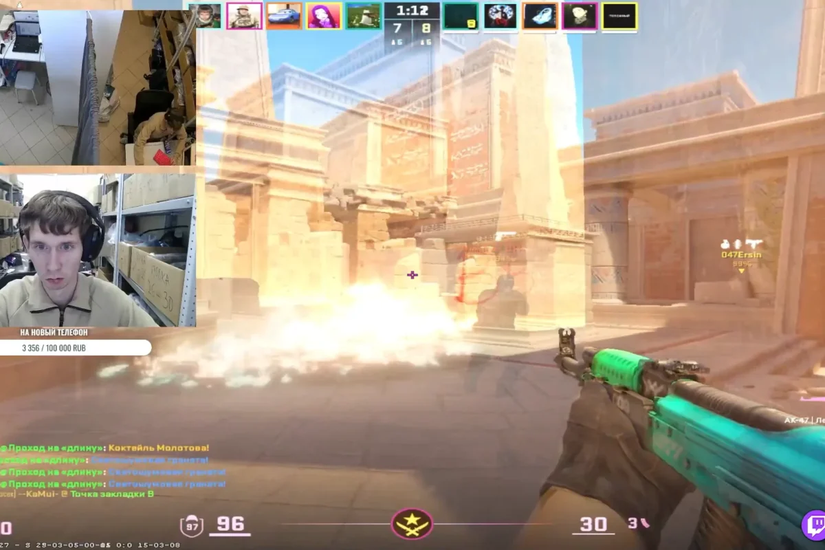 Streamer secures round in CS2 while working customer service