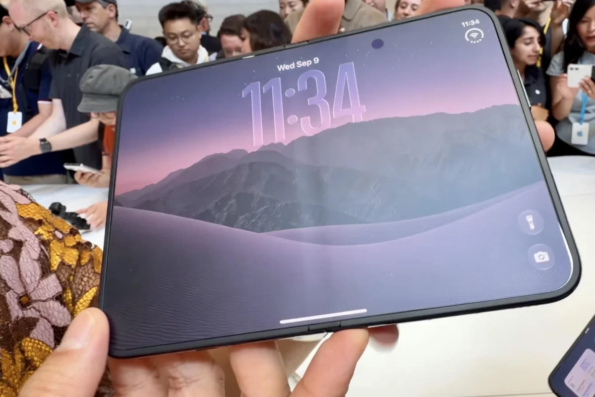 The iPhone Duo also has a crease. It's one of the least pronounced creases I've seen on a foldable, at least. : r/morningsomewhere
