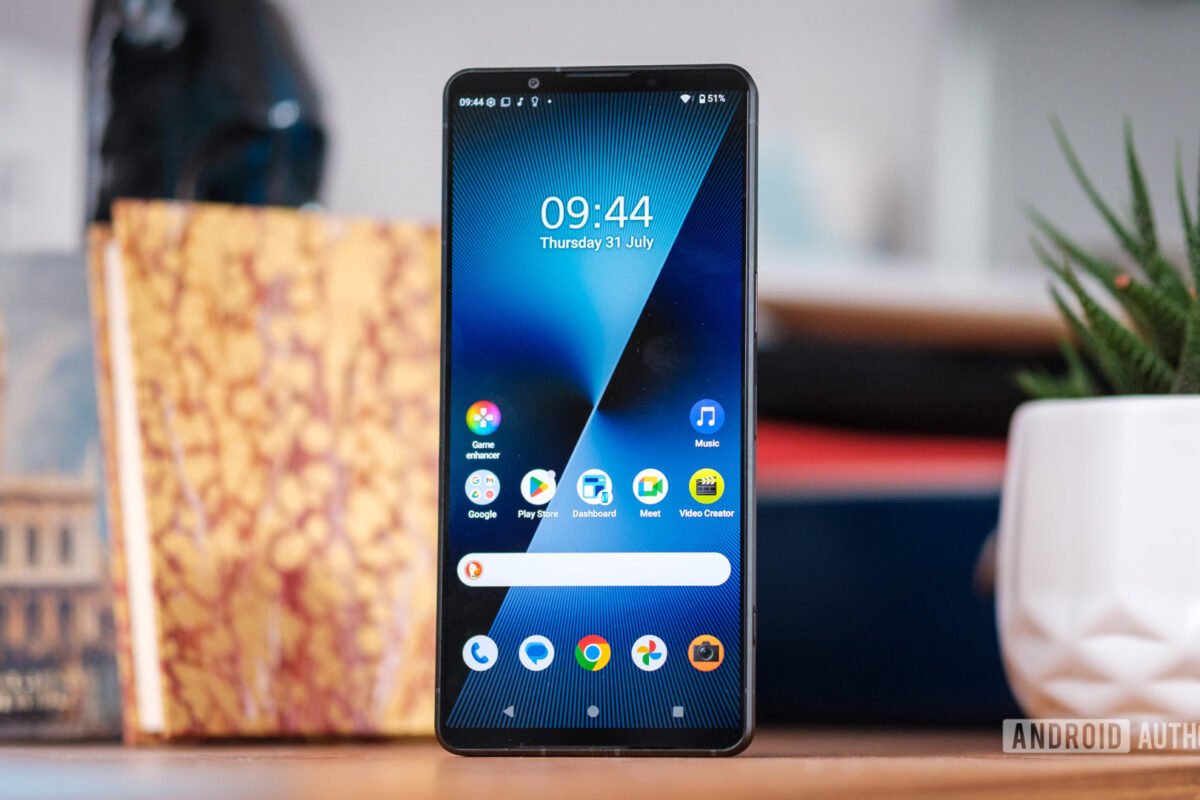 Sony's Android 17 update with Desktop mode is now reaching this older Xperia flagship - Android Authority