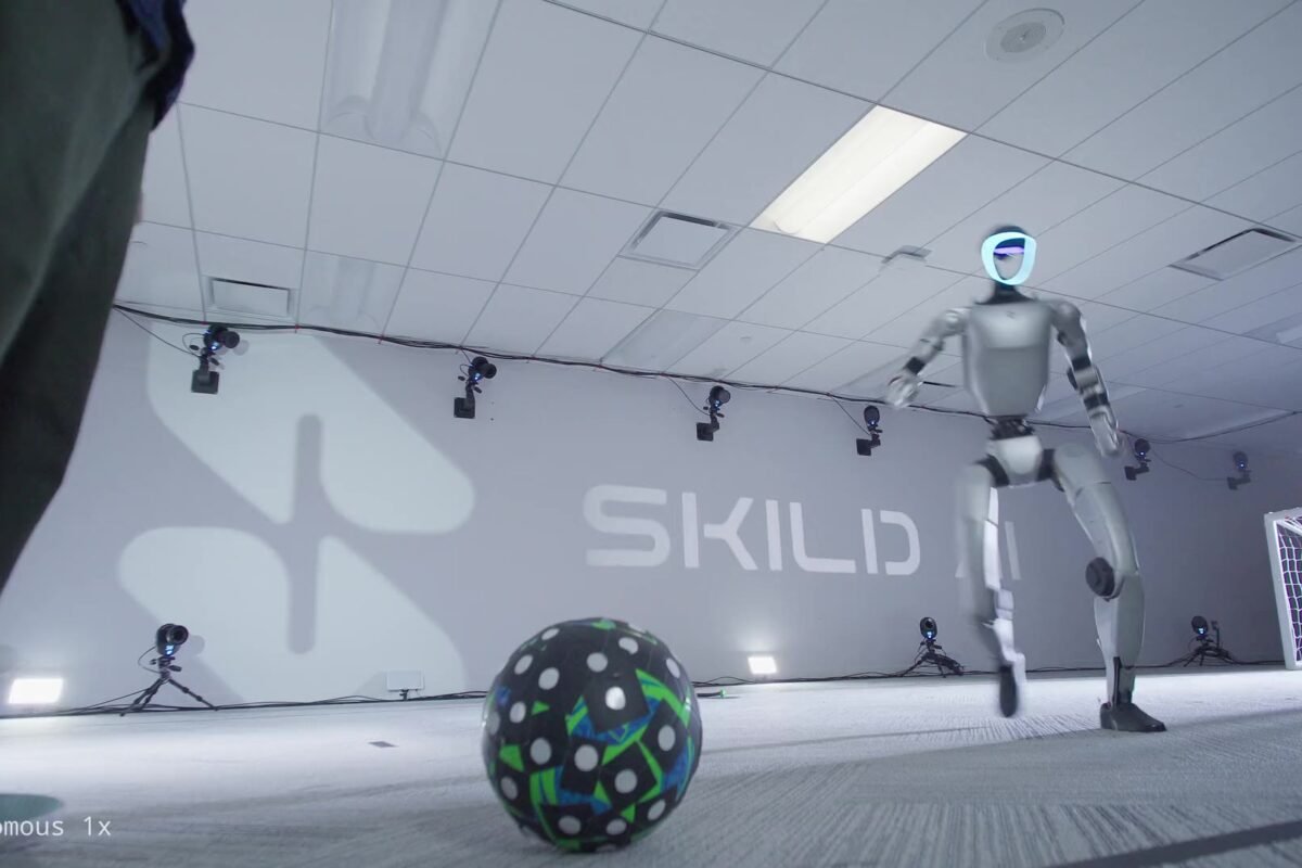 Physical Self-Play | Skild AI