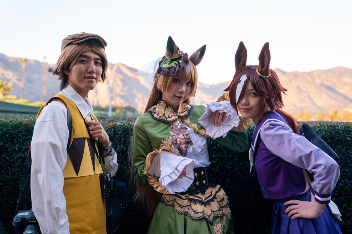 Who are these cosplayers from Santa Anita Park American Oaks Cygames event? : r/UmaMusume